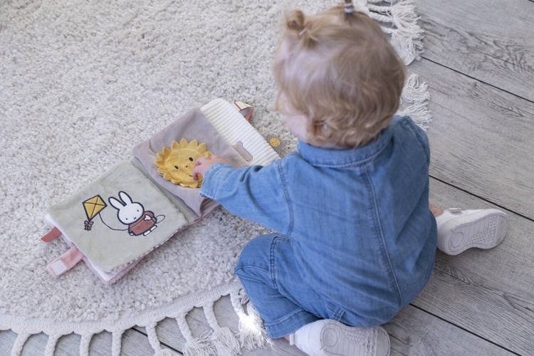 Tiamo Miffy Duża książeczka sensoryczna Fluffy Pink_8.jpg