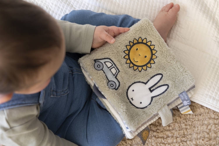 Tiamo Miffy Duża książeczka sensoryczna Fluffy Green_5.jpg