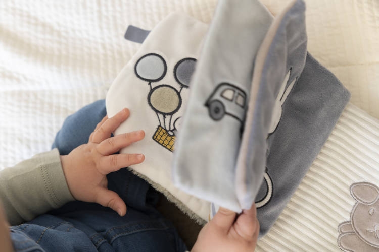 Tiamo Miffy Duża książeczka sensoryczna Fluffy Green_6.jpg