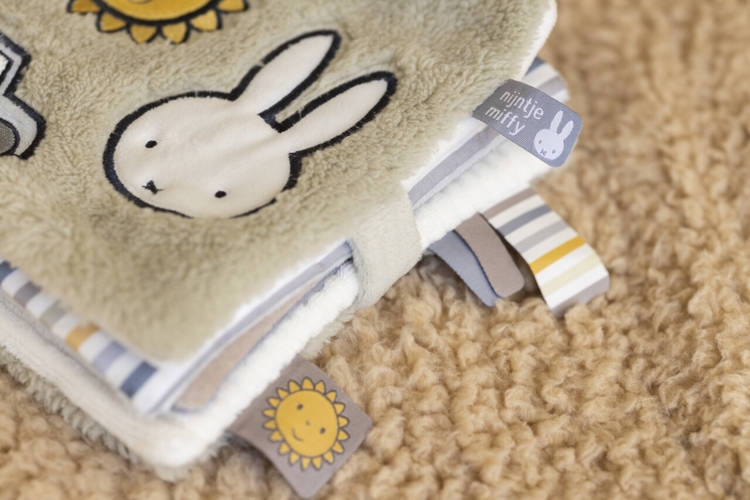 Tiamo Miffy Duża książeczka sensoryczna Fluffy Green_7.jpg