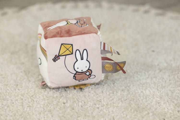 Tiamo Miffy Kostka sensoryczna Fluffy Pink_7.jpg