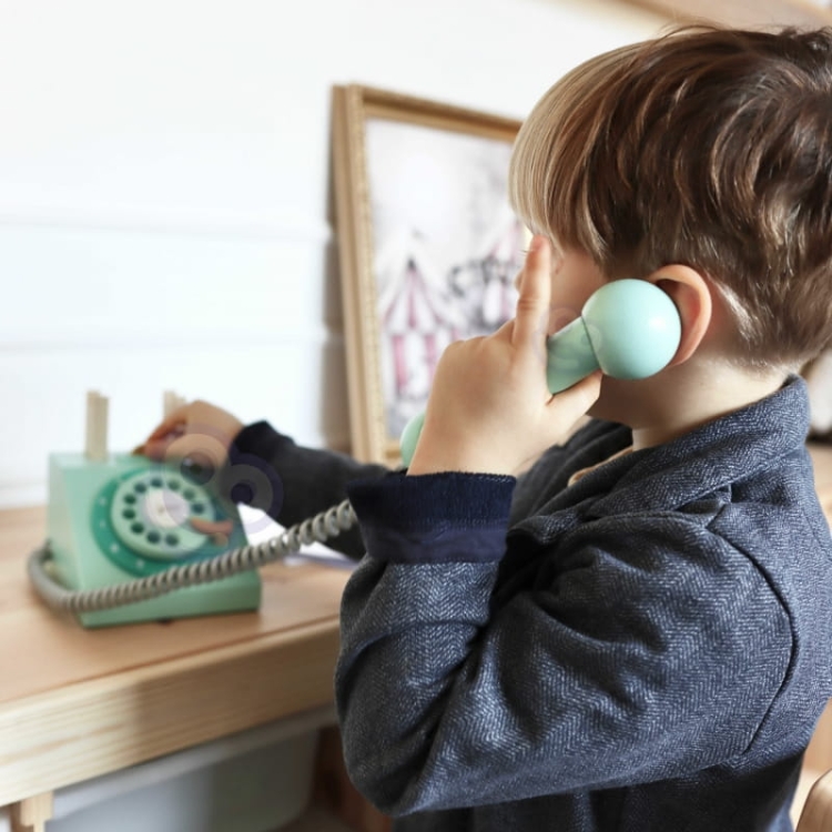 CLASSIC WORLD Klasyczny Drewniany Telefon dla Dzieci_9.jpg
