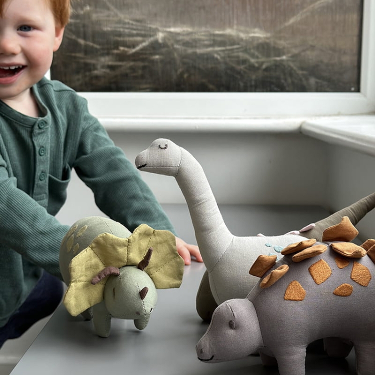 Przytulanka dinozaur Steggy, ThreadBear Design_4.jpg