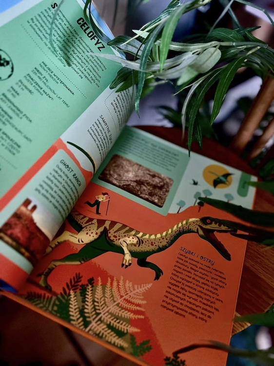 Atlas Dinozaurów. Podróż do prehistorycznego świata3.jpg