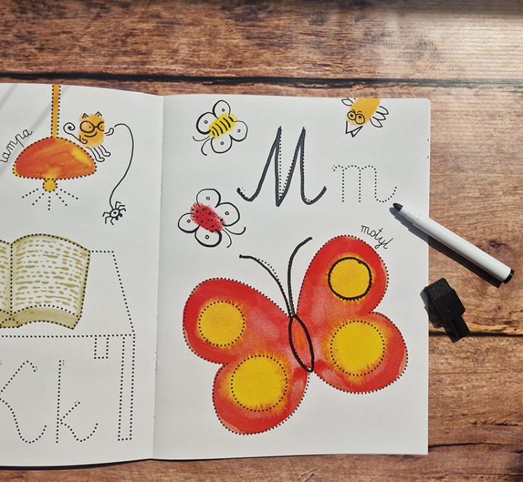 Litery. Akademia mądrego dziecka. Rysuję i ścieram2.png